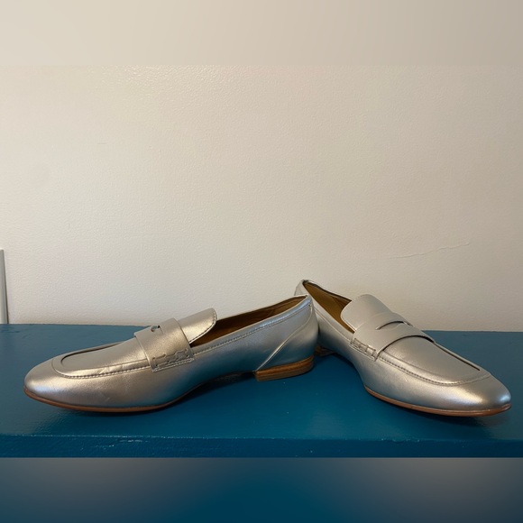 Amazing  14th & Union silver loafers, size 7.5. - Picture 3 of 3